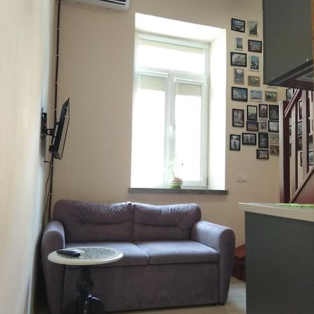 Appartamento Chorni Vivtsy Černivci Esterno foto