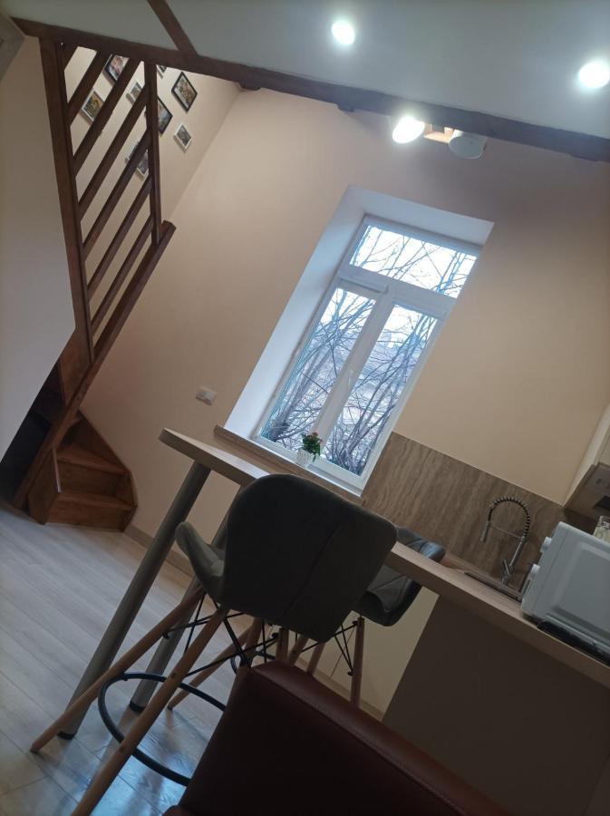 Appartamento Chorni Vivtsy Černivci Esterno foto