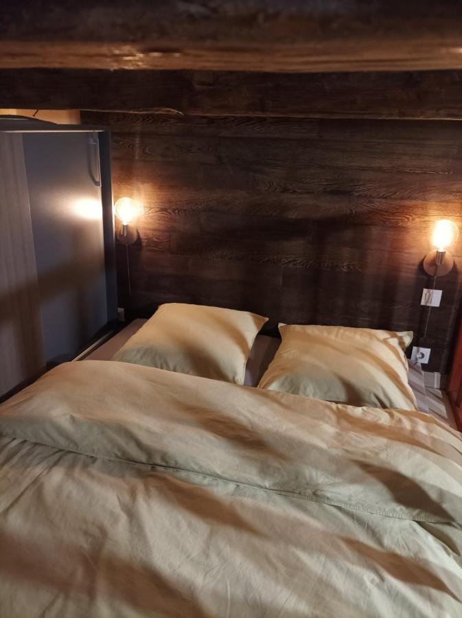 Appartamento Chorni Vivtsy Černivci Esterno foto