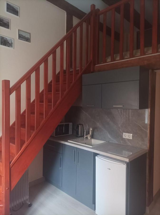 Appartamento Chorni Vivtsy Černivci Esterno foto