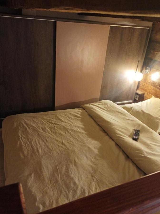 Appartamento Chorni Vivtsy Černivci Esterno foto