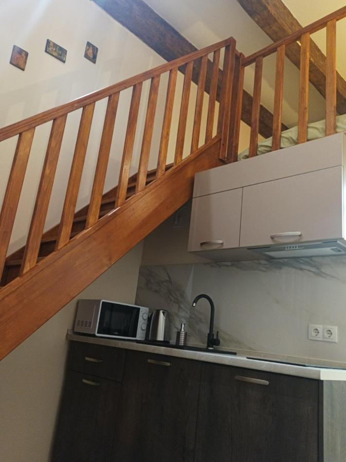 Appartamento Chorni Vivtsy Černivci Esterno foto