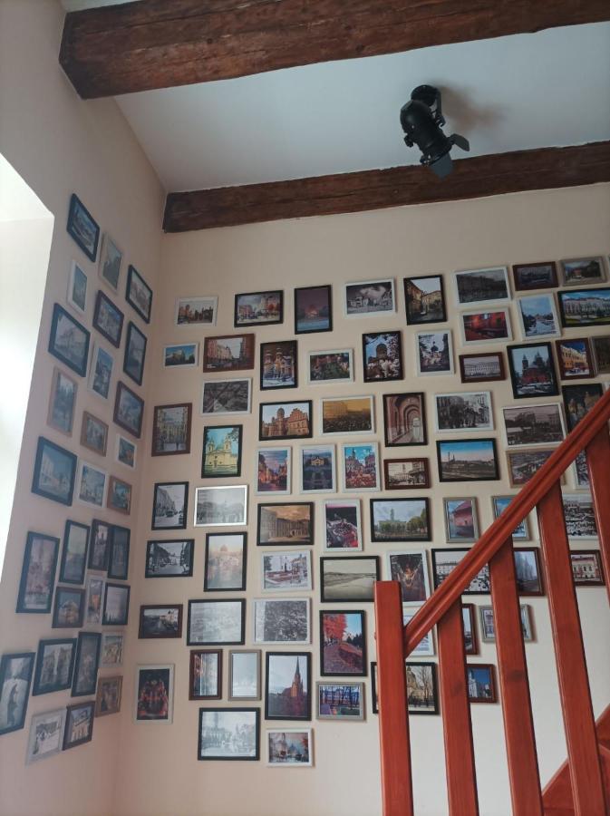 Appartamento Chorni Vivtsy Černivci Esterno foto
