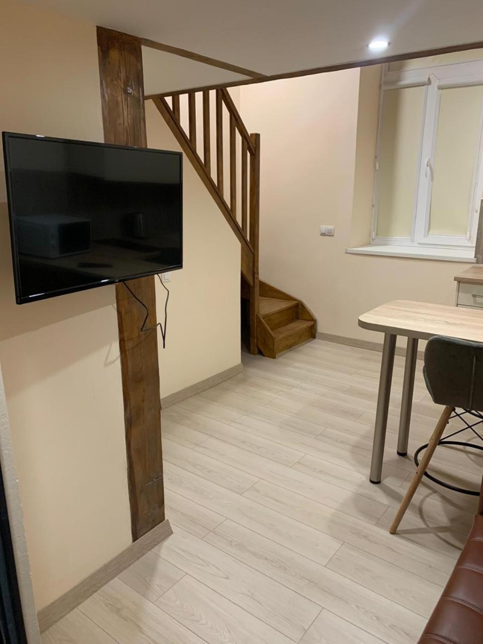 Appartamento Chorni Vivtsy Černivci Esterno foto