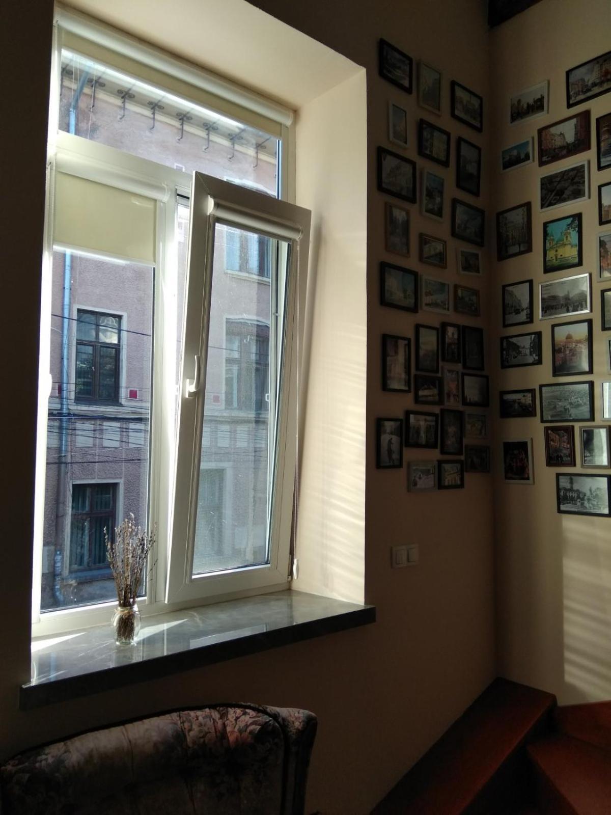 Appartamento Chorni Vivtsy Černivci Esterno foto