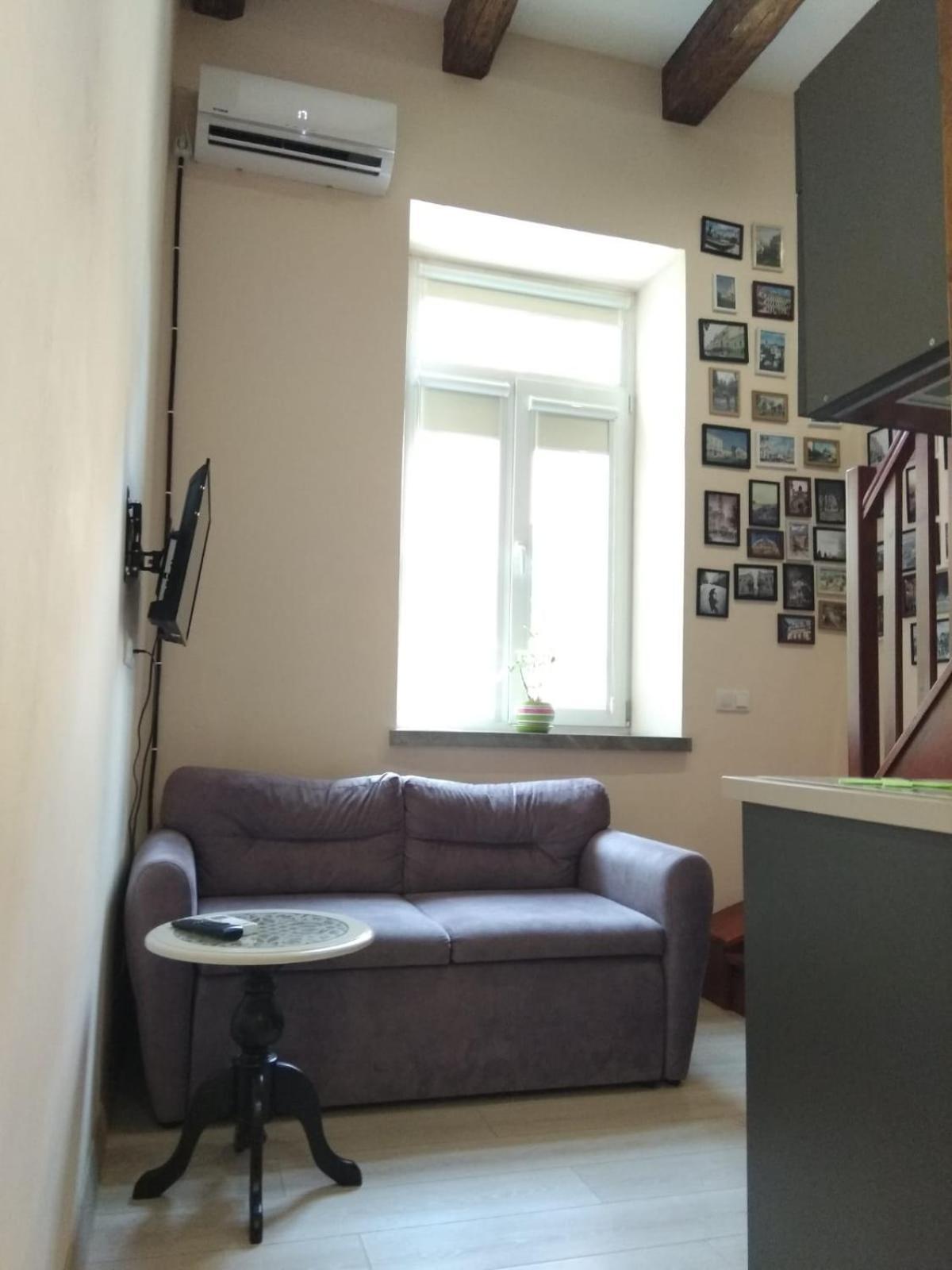Appartamento Chorni Vivtsy Černivci Esterno foto