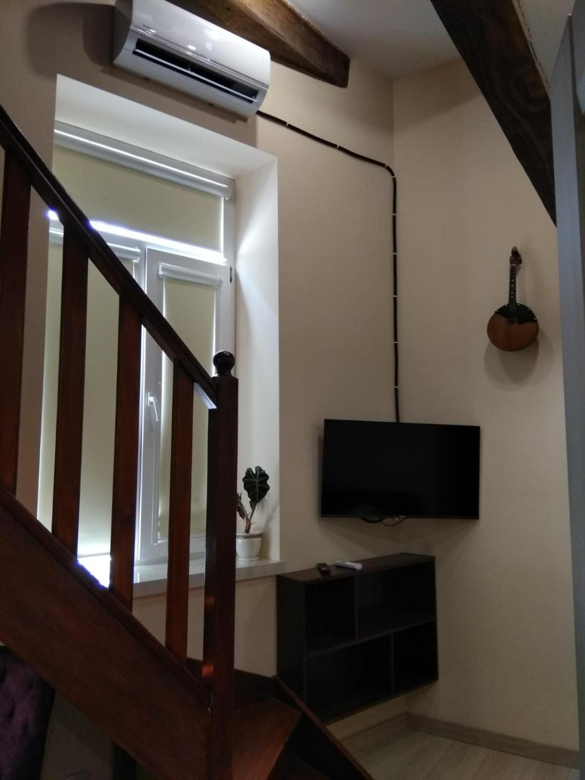 Appartamento Chorni Vivtsy Černivci Esterno foto